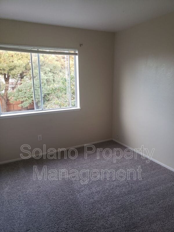 Building Photo - 654 Catalina Cir