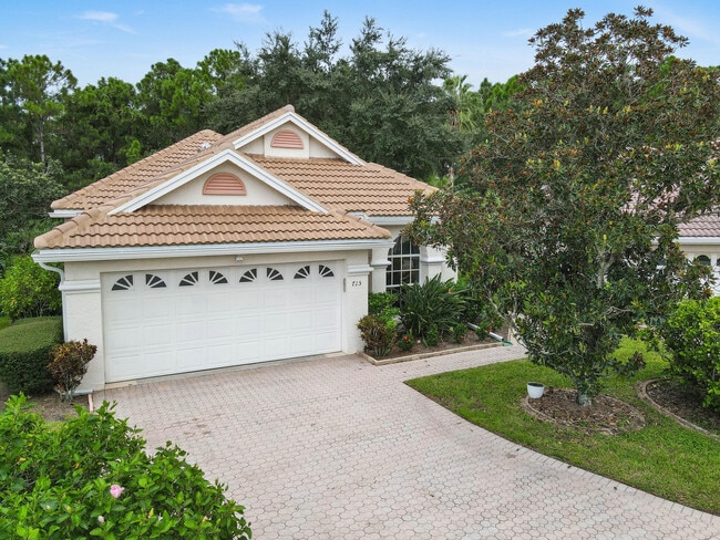 Primary Photo - 715 SW St Vincent Cove