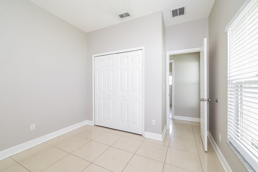 Building Photo - 2716 Patrician Cir