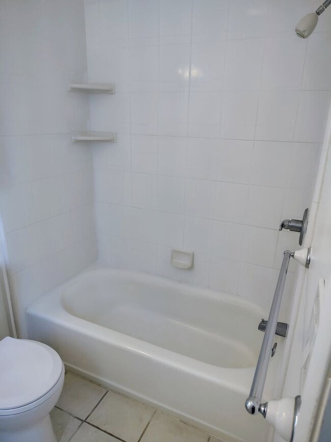 Building Photo - 1492 Dolphin Dr