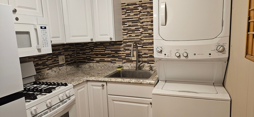 Newly remodeled kitchen - 7206 Stagecoach Trl