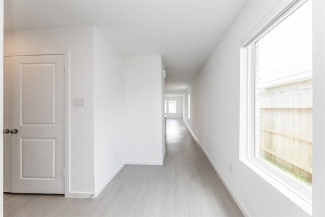 Building Photo - 6822 Date Palm Dr