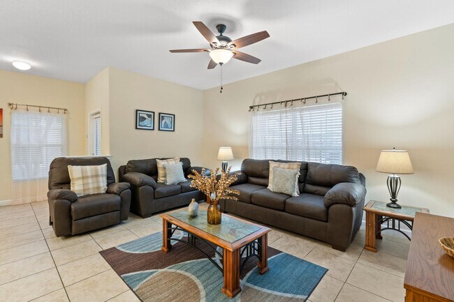 Building Photo - 3071 Beach Palm Ave