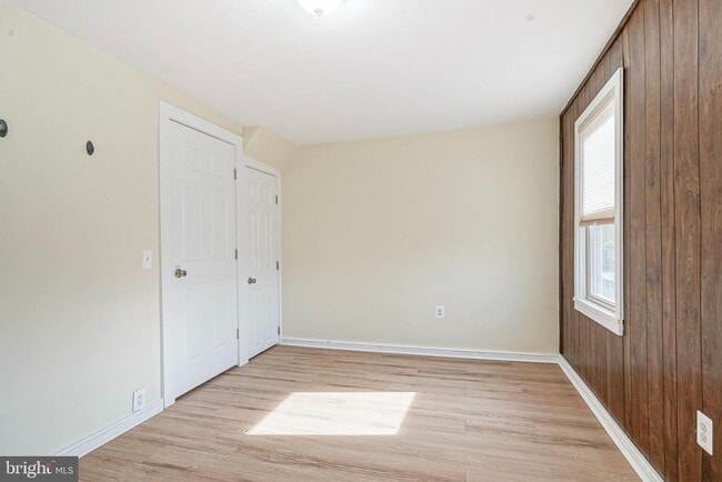 Building Photo - 19 E Millbrooke Ave