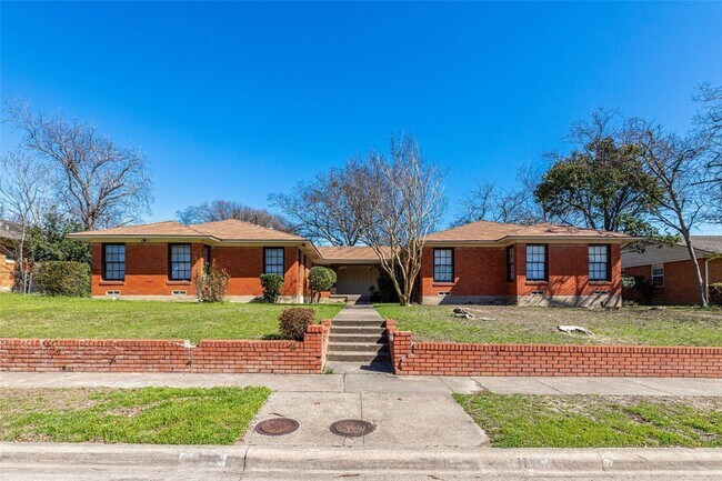 Primary Photo - 1761 Mariposa Dr