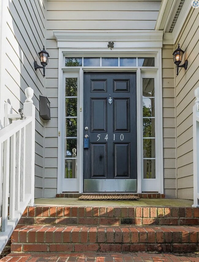 ENTRY - 5410 Stone Crossing Dr