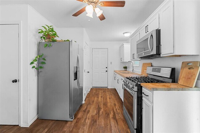 Building Photo - 617 Johnson St