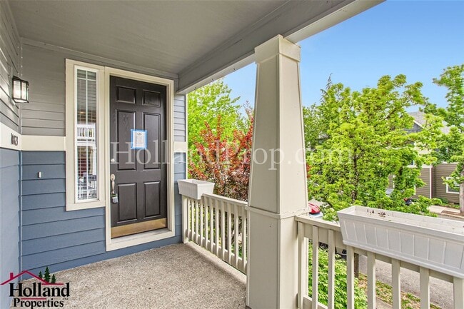 Building Photo - Beautiful Home