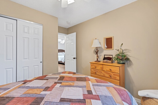 Building Photo - 10 Apple Tree Ct