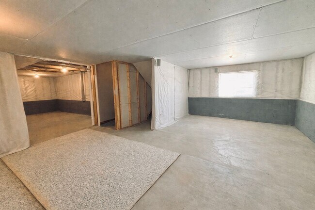 Building Photo - Beautiful 3bed 2bath Including a Master Suite