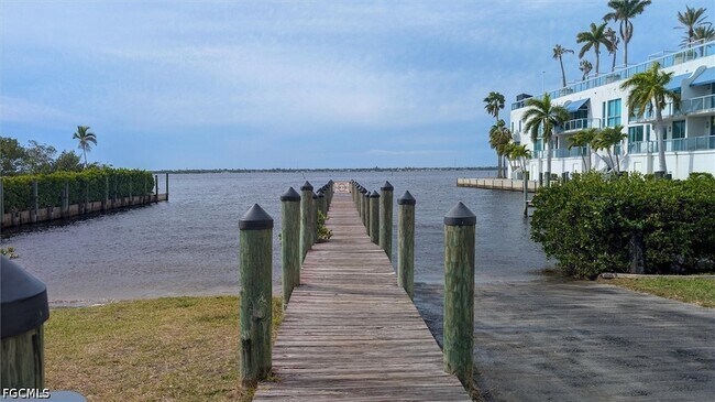 Building Photo - 3000 Oasis Way