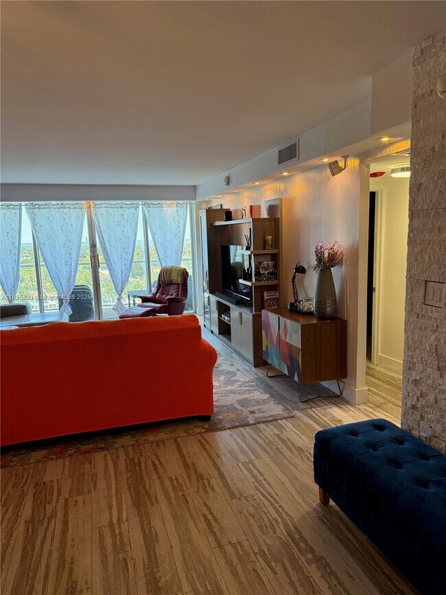 Building Photo - 5750 Collins Ave