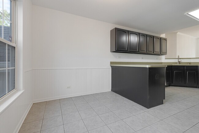 Building Photo - 2290 Scott Ln