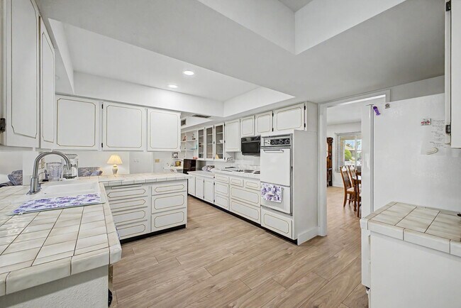 Building Photo - 13222 W Kodiak Dr