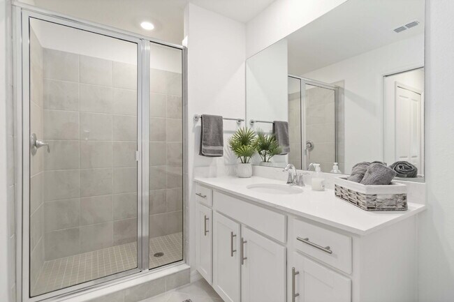 Building Photo - "Fully Furnished 2-Bed, 2-Bath Condo in Wellen Golf!"