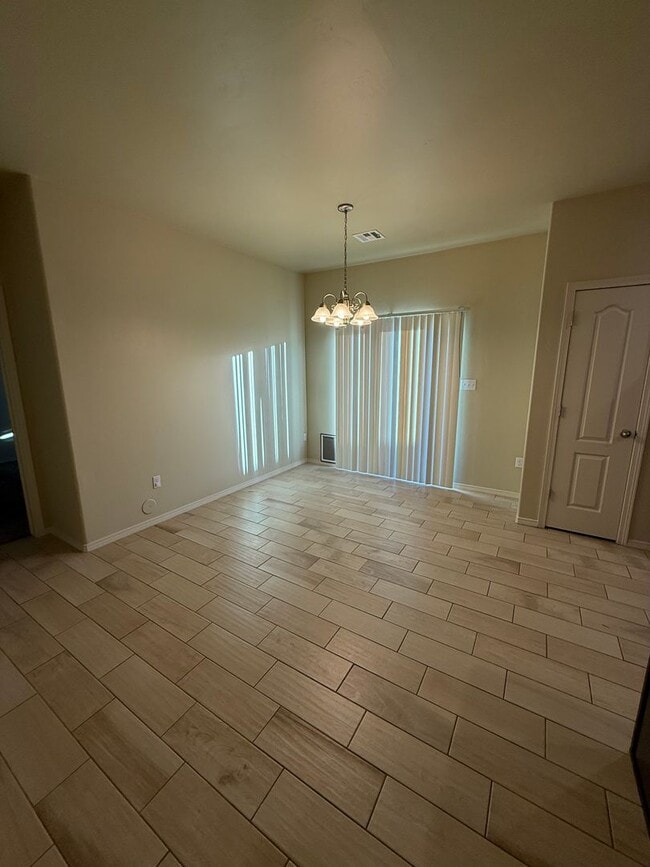 Building Photo - Charming 3BD/2.5BA with Garage in Legends West - Available Now!