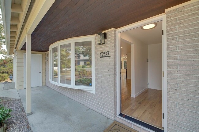 Building Photo - 3Bd/1.75Ba Bellevue House