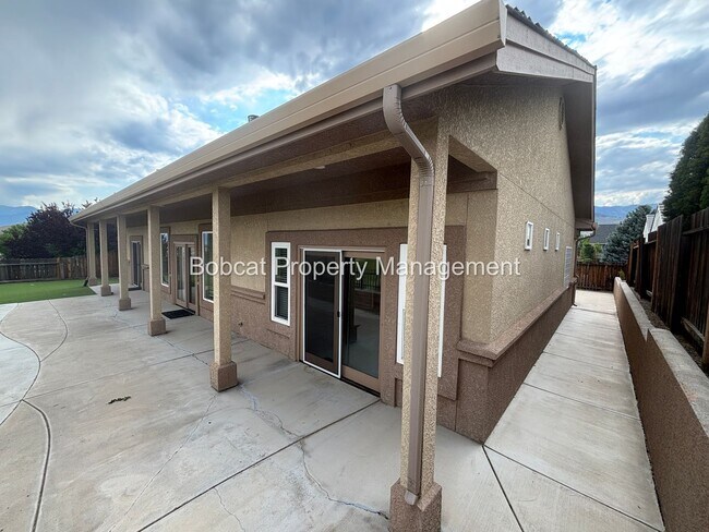 Building Photo - Golf Course Living with Mountain Views & Detached Casita
