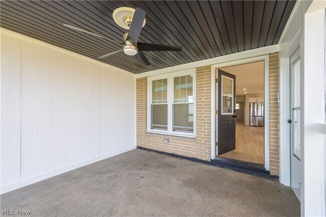 Building Photo - 3844 Edgewater Dr