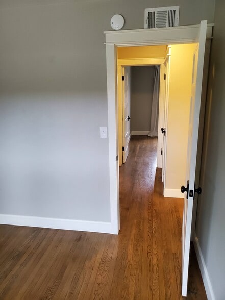 looking from front bedroom2 to hallway - 8608 Harrison Way