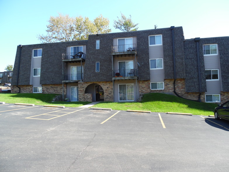 Primary Photo - Glenbrook Apartments