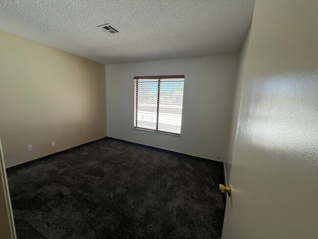 Building Photo - 4576 Kenmare Way