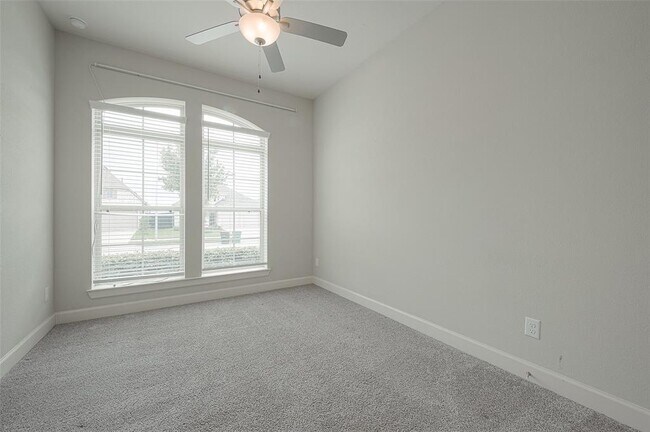 Building Photo - 402 Jolly Ginger Dr