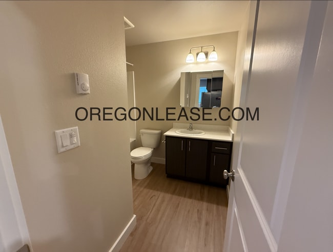 Building Photo - Newer 2-Bedroom Apartment located off Jasper Rd in South Springfield