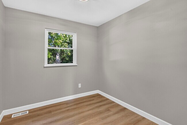 Building Photo - 2209 Campus Dr