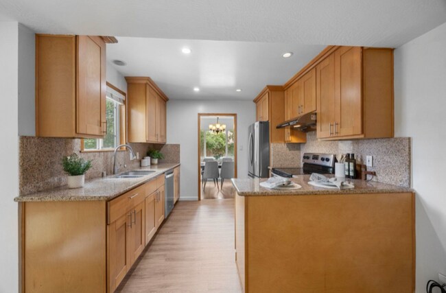 Building Photo - 42037 Via San Gabriel
