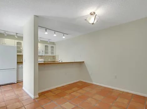 Building Photo - 1403 14th Ct