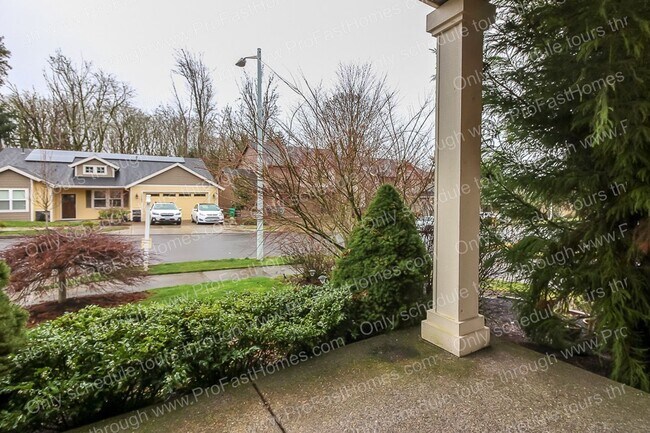 Building Photo - 13386 SE Highpointe St