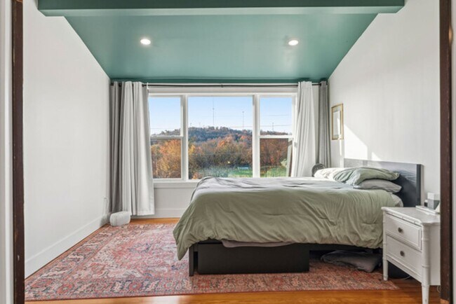 Building Photo - Furnished Country Home For Rent