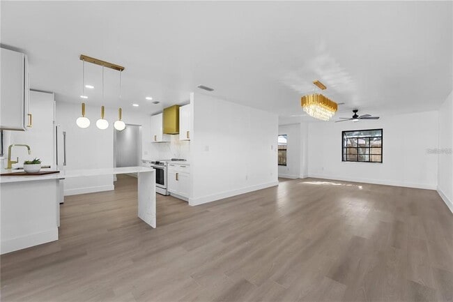 Building Photo - 607 Dunblane Dr