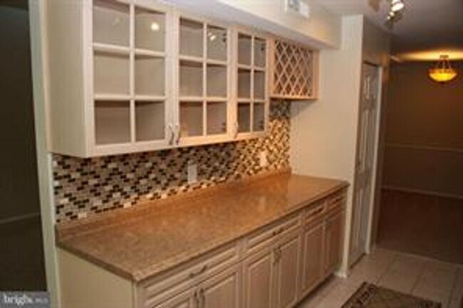 Building Photo - 3 BEDROOM CONDO WITH BALCONY, ALL UTILITIE...