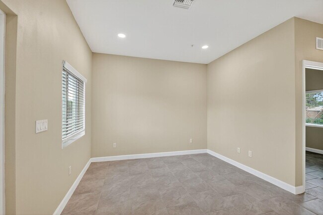Building Photo - 4953 Serafica Dr