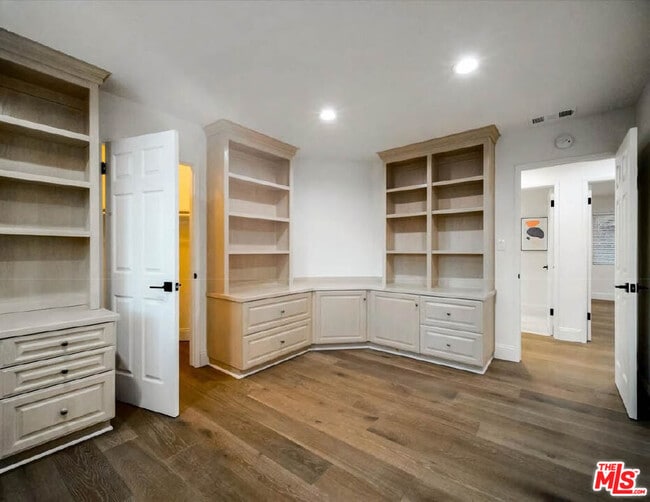 Building Photo - 4732 Del Moreno Dr