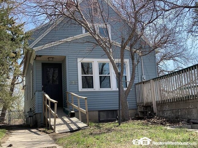 Building Photo - Beautifully Remodeled SFH in Plato Availab...