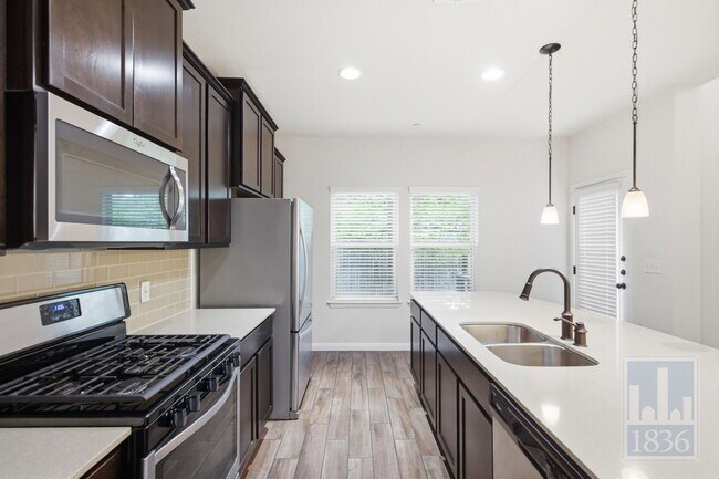 Building Photo - 2304 S Lakeline Blvd