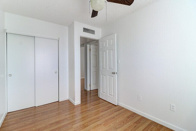 Building Photo - 17032 N 16th Dr