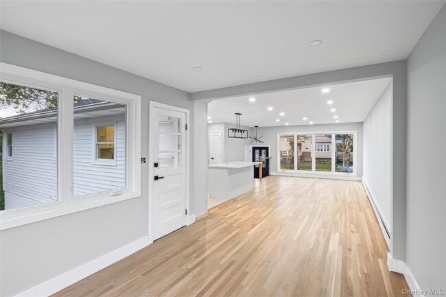 Building Photo - 2100 Beverly Way