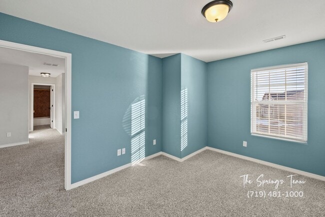 Building Photo - STUNNING 4BD HOME w/ NO ELECTRIC BILL! - Security Deposit Waiver Available