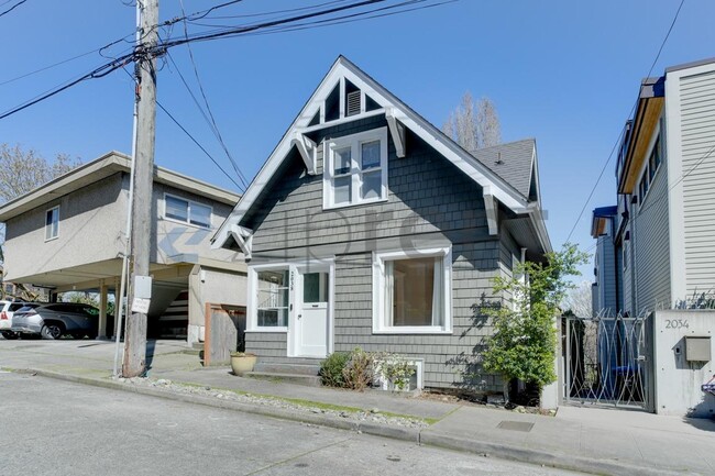 Building Photo - 2038 8th Ave N