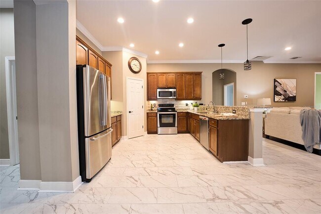 Building Photo - 10513 Palm Cove Ave