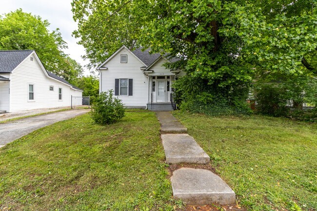 Building Photo - 2638 Barton St