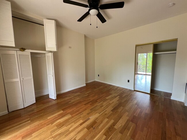 Building Photo - Stunning 4 bedroom 2.5 bathroom house  - B...