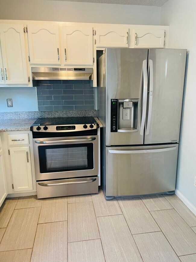 Building Photo - Coming Soon! Lovely 3 Bedroom Spacious 2 S...