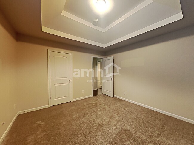 Building Photo - 214 Hidden Creek Pt