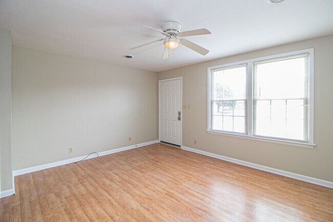 Building Photo - 814-F Golfview Place