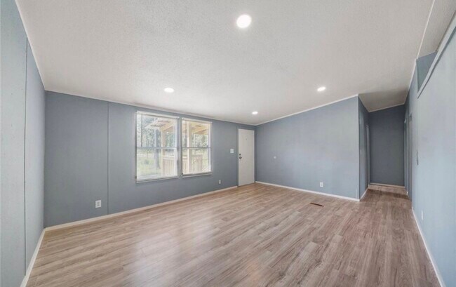 Building Photo - 15750 W Relza Dr